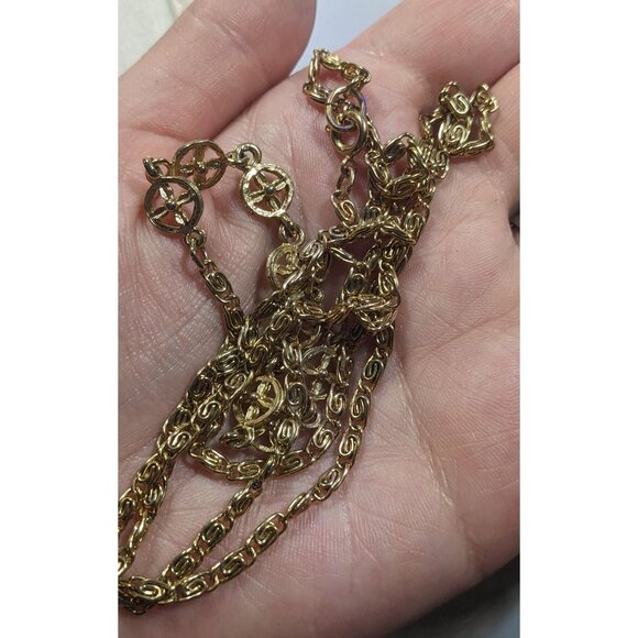 Classic Snail Chain Gold Tone With Floral Charm Accents - Picture 4 of 6